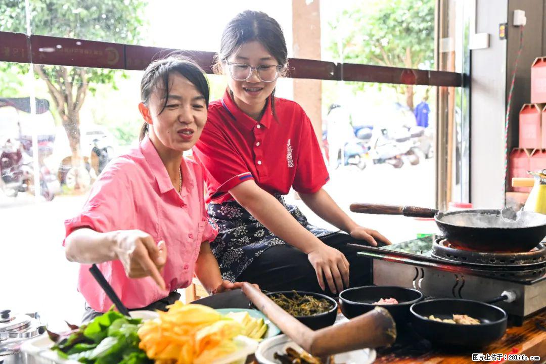 全网追的“扁担女孩”，找了一份暑假工，时薪12元 - 廊坊生活资讯 - 廊坊28生活网 lf.28life.com